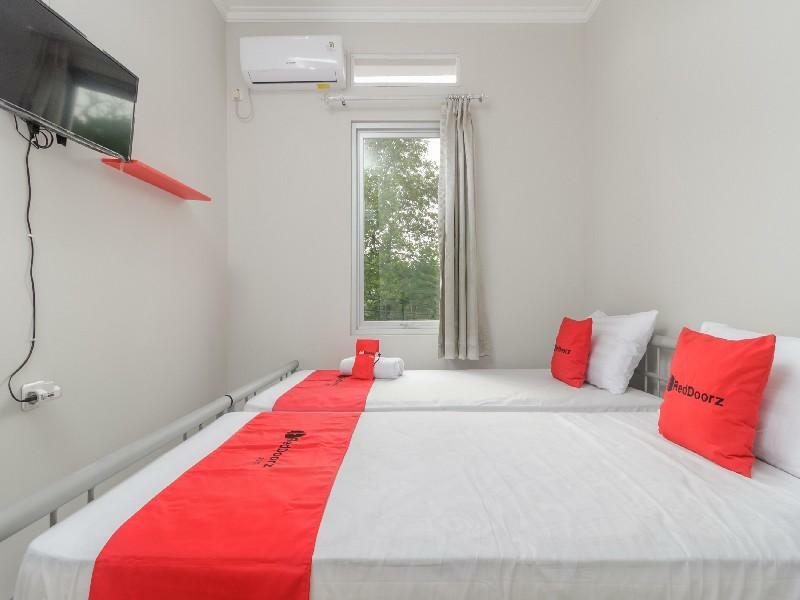 Reddoorz @ Cipete Raya Hotel Jakarta Exterior photo