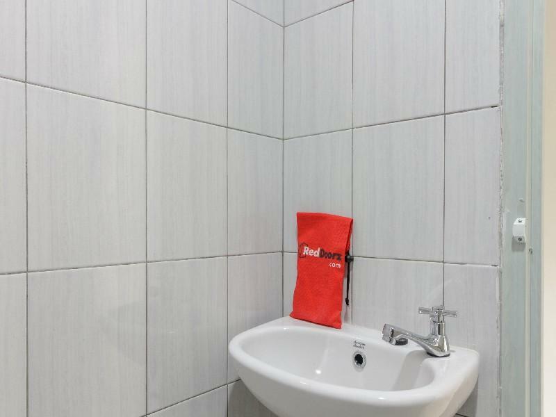Reddoorz @ Cipete Raya Hotel Jakarta Exterior photo